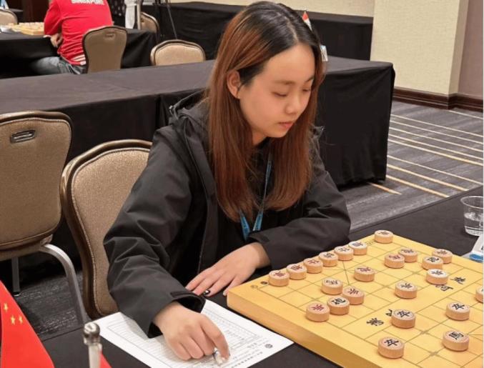 象棋美女棋手图片