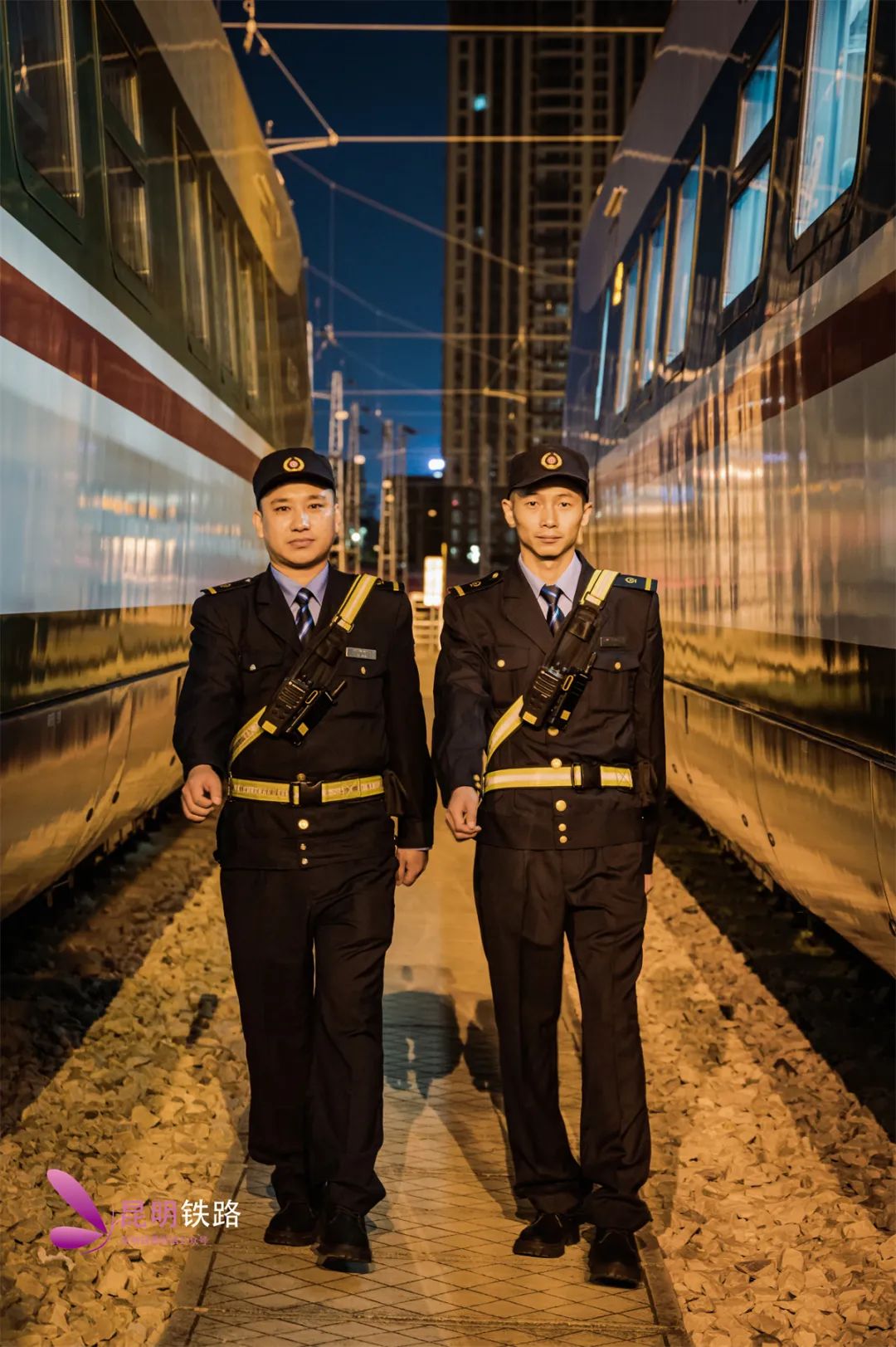 丽香铁路首发旅客列车值乘班组是他们!
