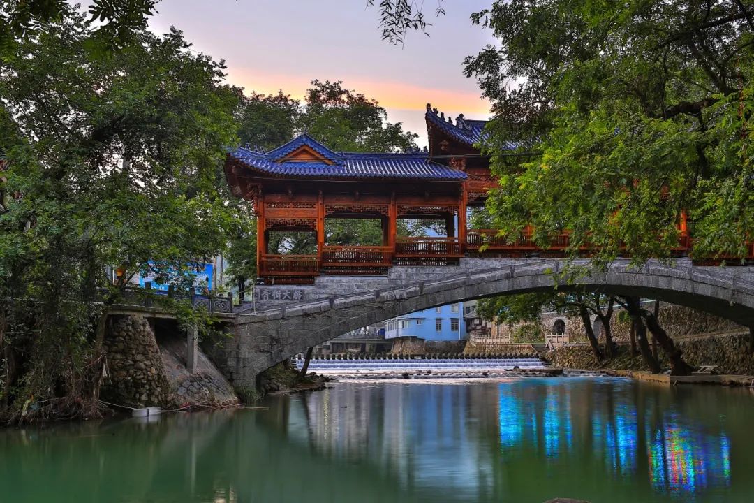 赏一片常青,探一条古街,在畲乡感受山风和鸟鸣_澎