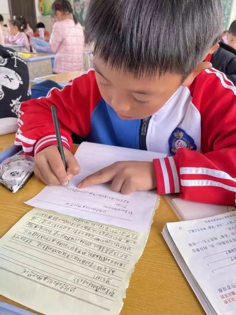 該校援疆教師周海雲支教的地方這些信是當陽市實驗小學教聯體的孩子們