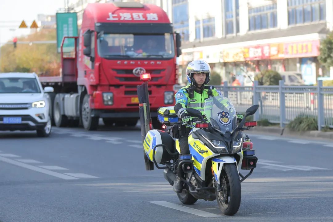 交警铁骑高清壁纸图片