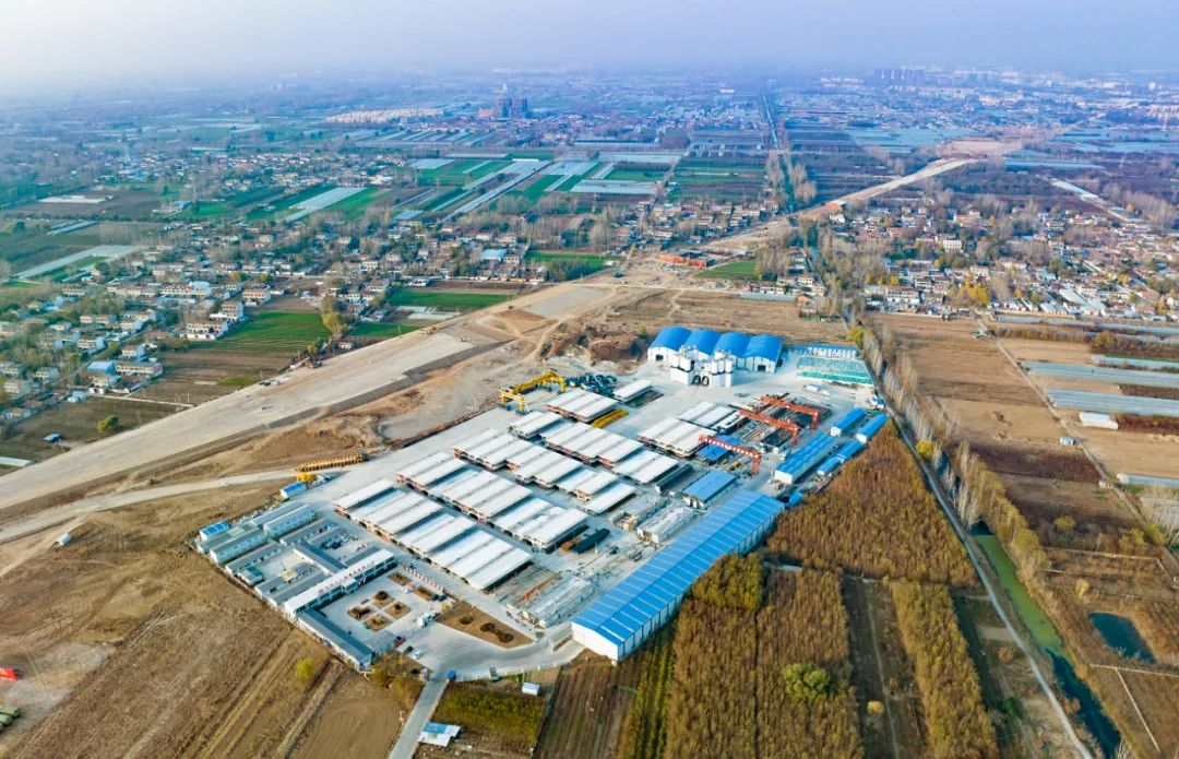 淮北西站大致方位位于濉溪县蒙村以西的淮北西站建设场地,其东部方向