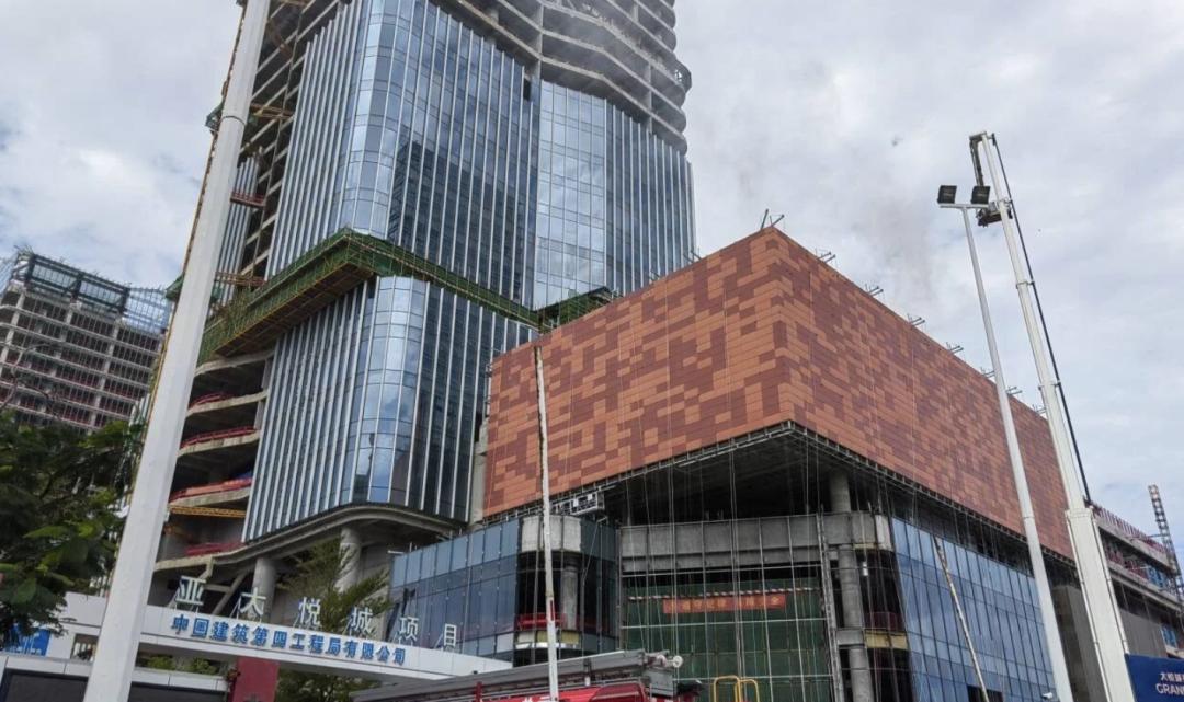 突发!三亚一大悦城工地发生火灾