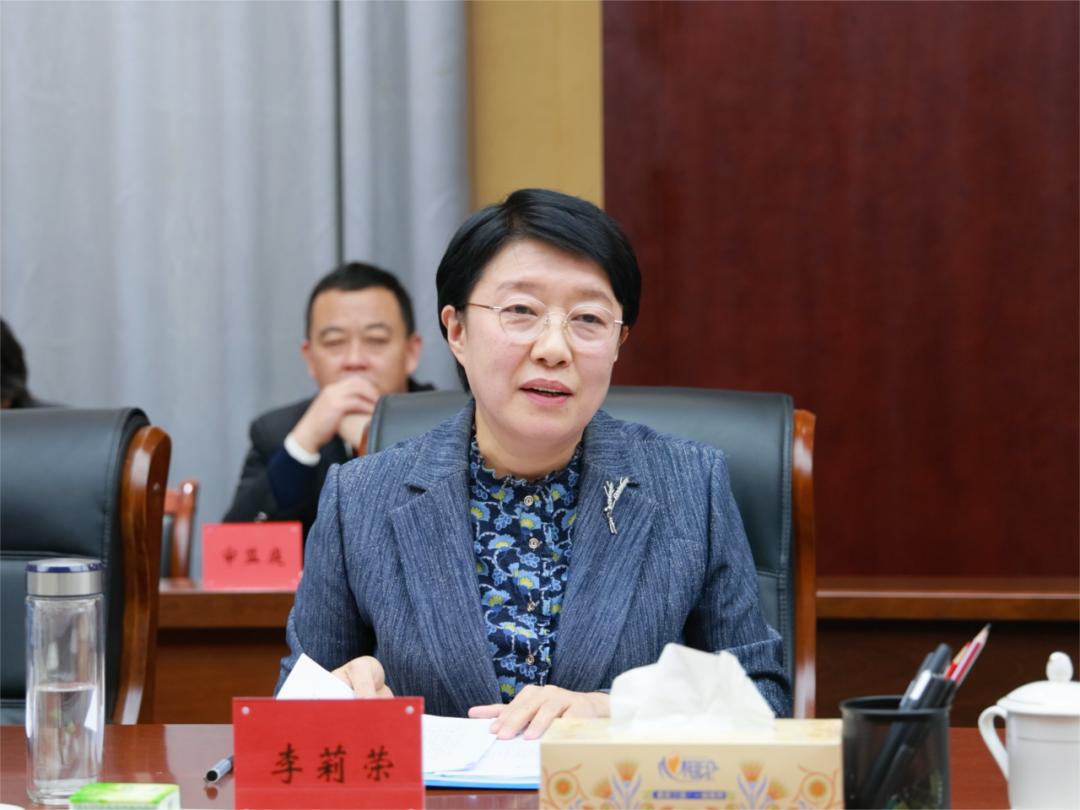 濮阳市委副书记孙起鹏出席座谈会并致辞,市人大常委会副主任李莉荣