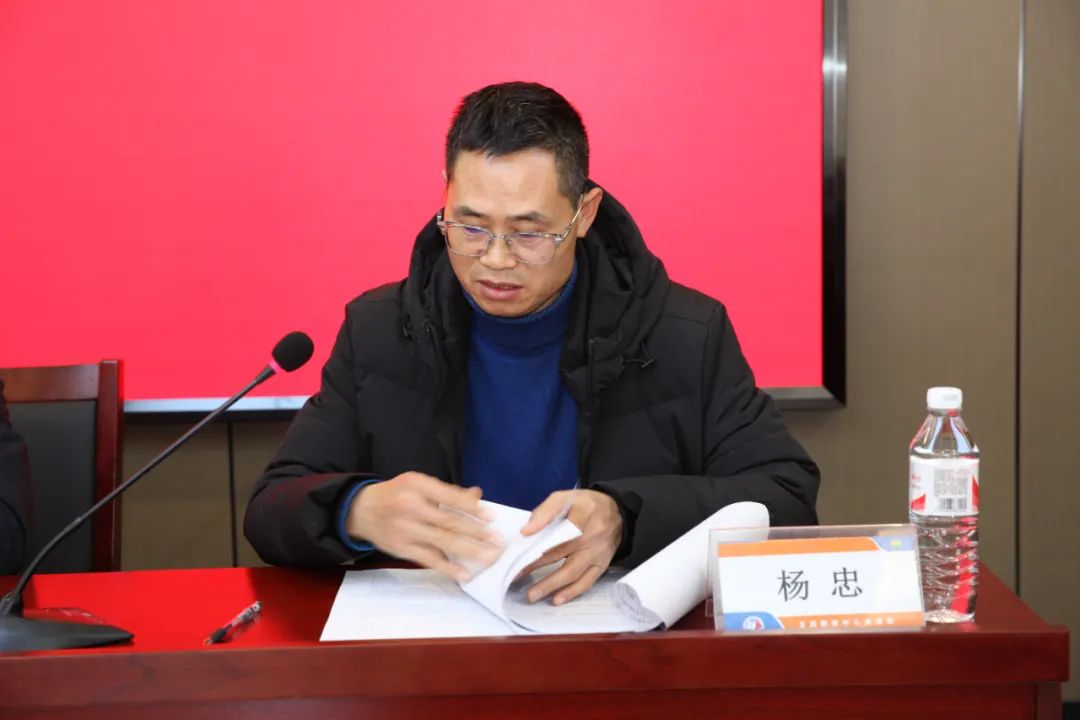 和合作专业情况进行了介绍;杨忠对实习企业要求及转段政策进行了说明