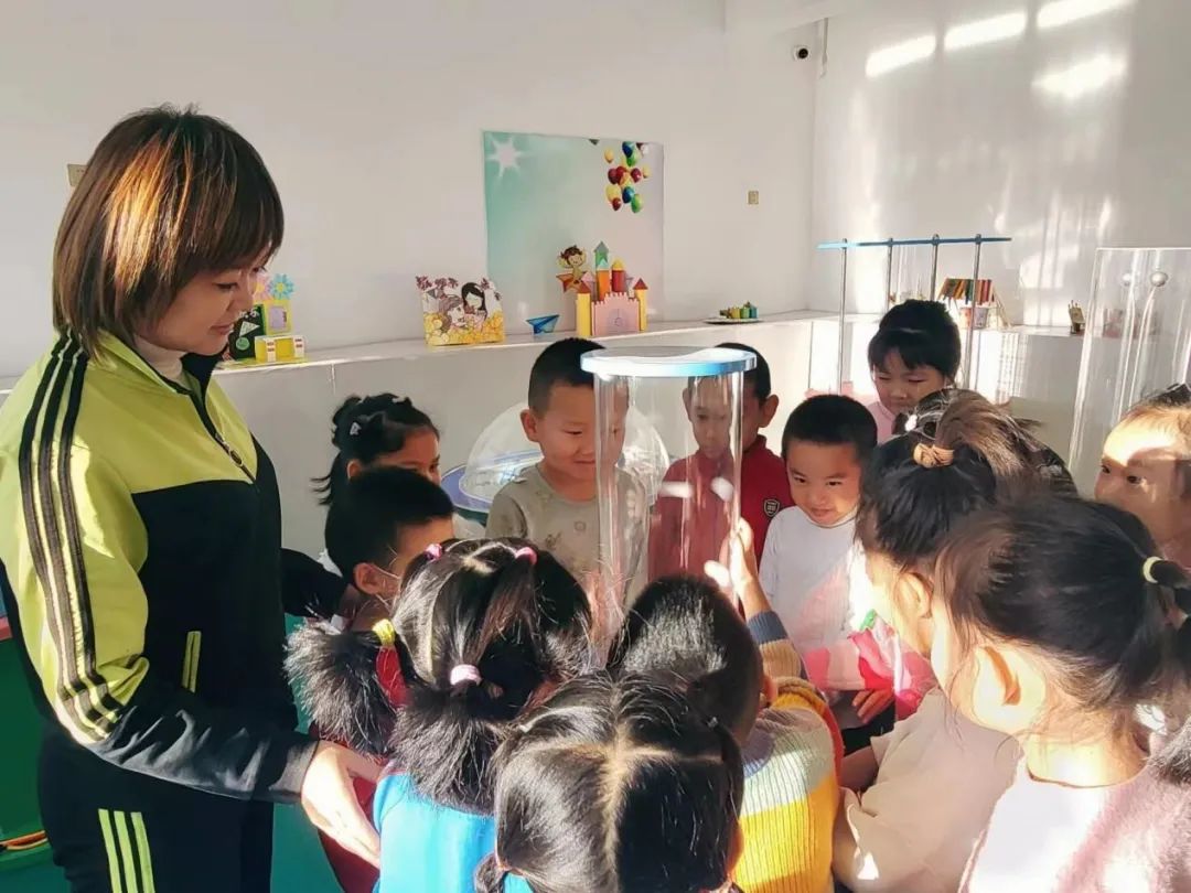 幼儿园科普小知识板报_幼儿科学启蒙教育_科普进园科技展示活动