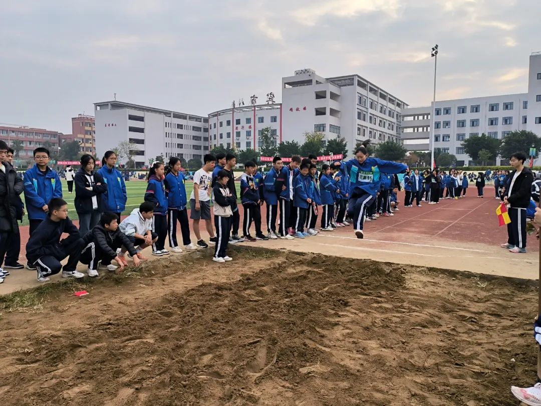 两纲看台丨宜宾市八中举办首届"博雅体育节"_澎湃号·政务_澎湃新闻
