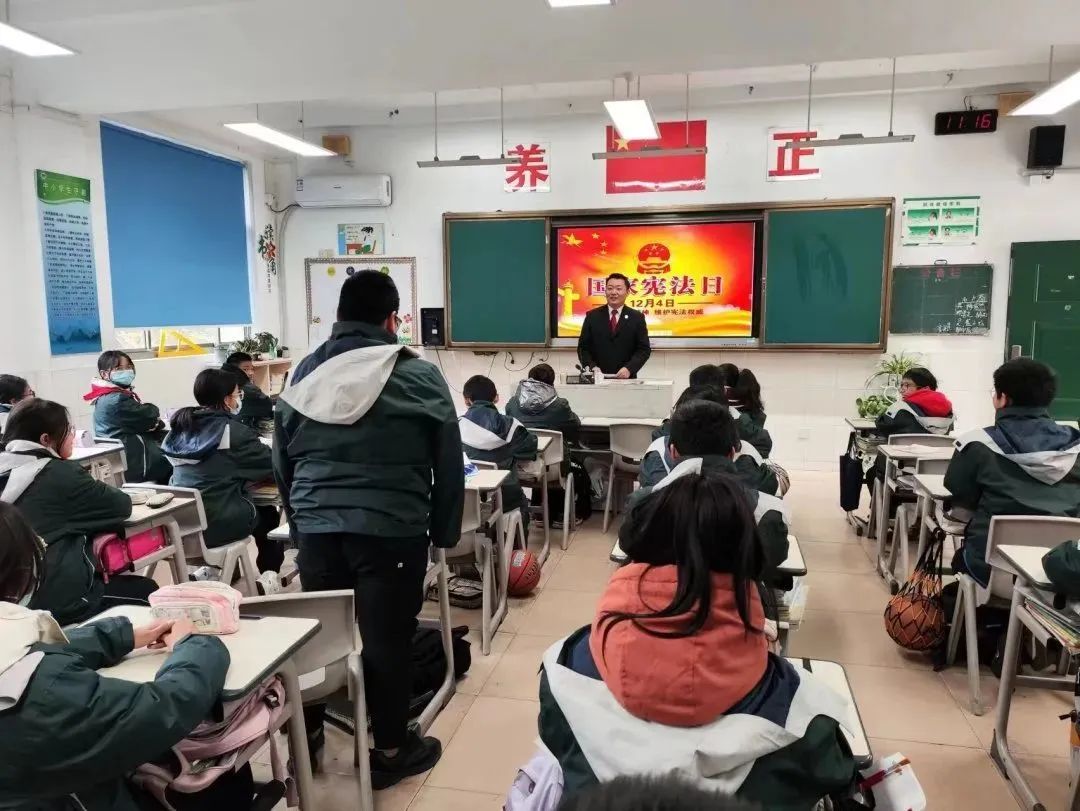 镇江市中山路小学,八叉巷小学,谏壁中心小学,谏壁第十中学开展法治进