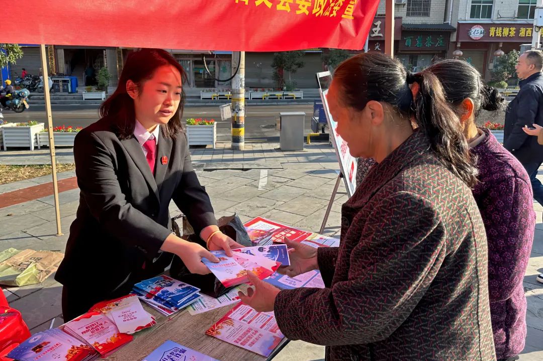 (紅星社區活動現場)古丈縣人民法院將以這次