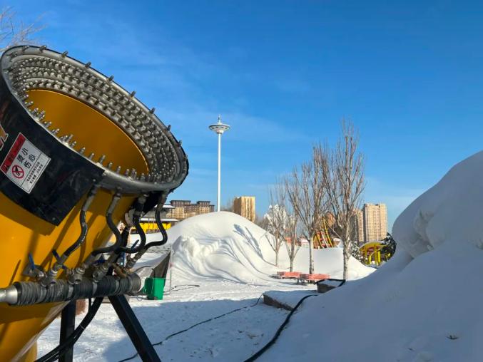 "冰天雪地在北方赏冰乐雪看龙江"黑龙江地处祖国最东北部以其雪期长