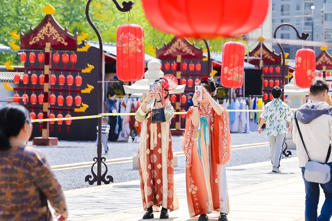 汉服游园,周六开启!_澎湃号·政务_澎湃新闻-the paper