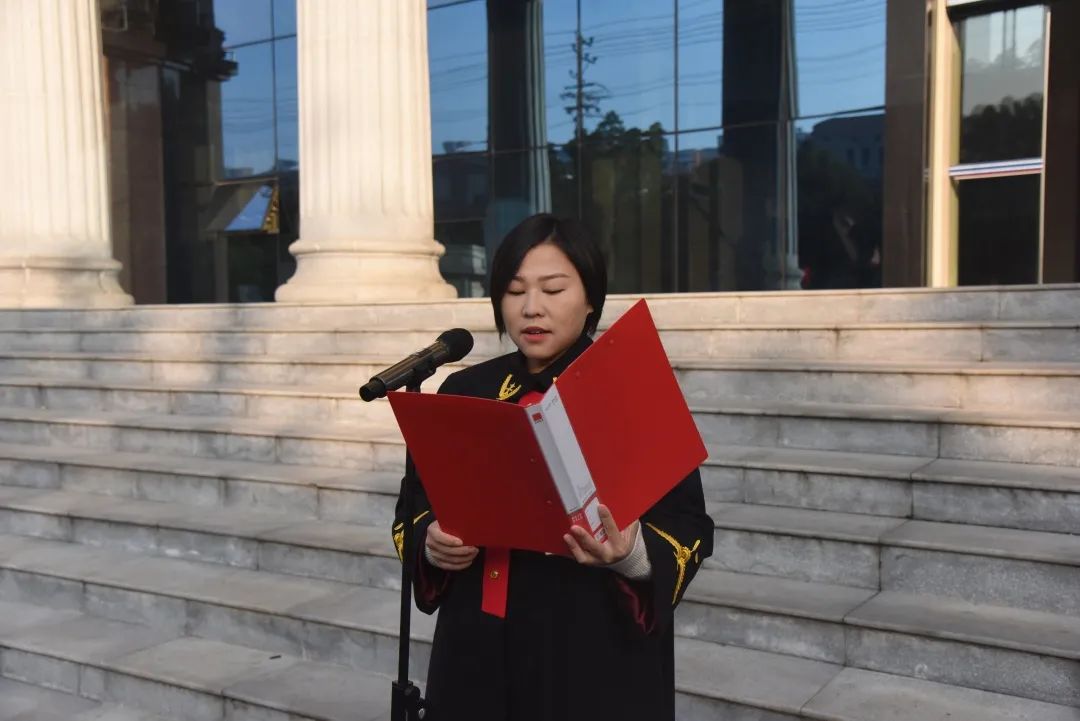 宪法宣传周 | 铮铮誓言,忠诚担当!岳阳县法院举行宪法宣誓仪式