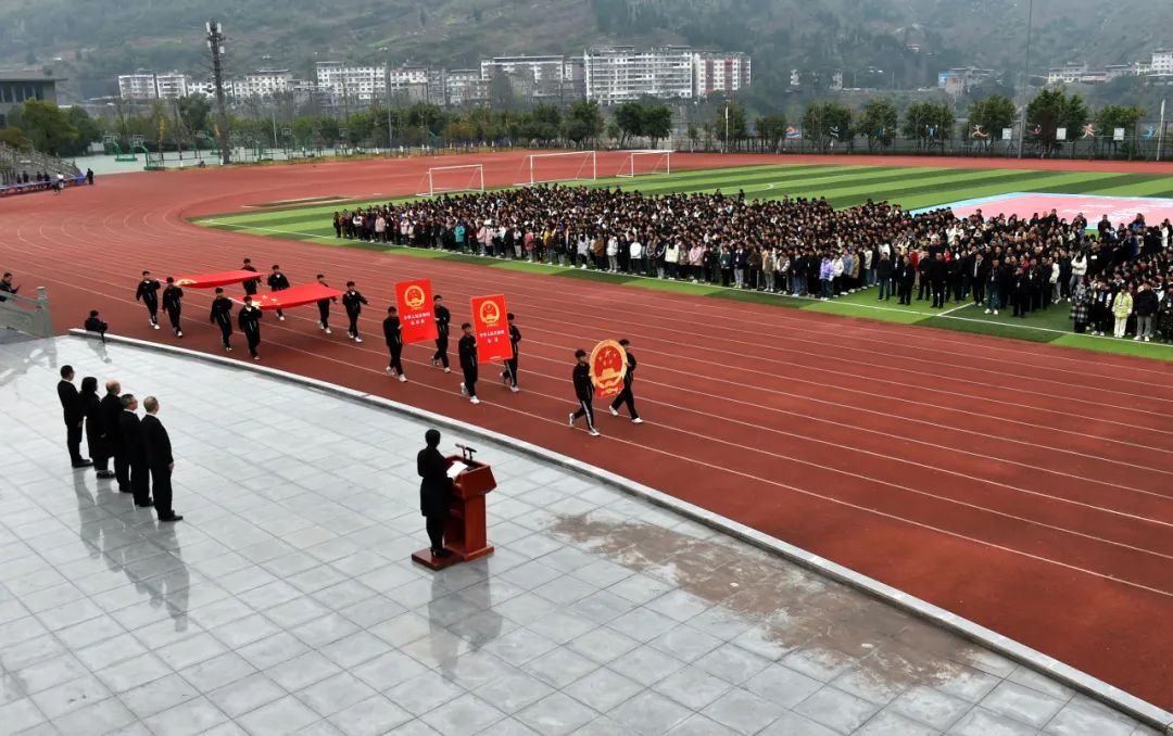 云阳法院到南溪中学开展"12·4"国家宪法日宣传活动