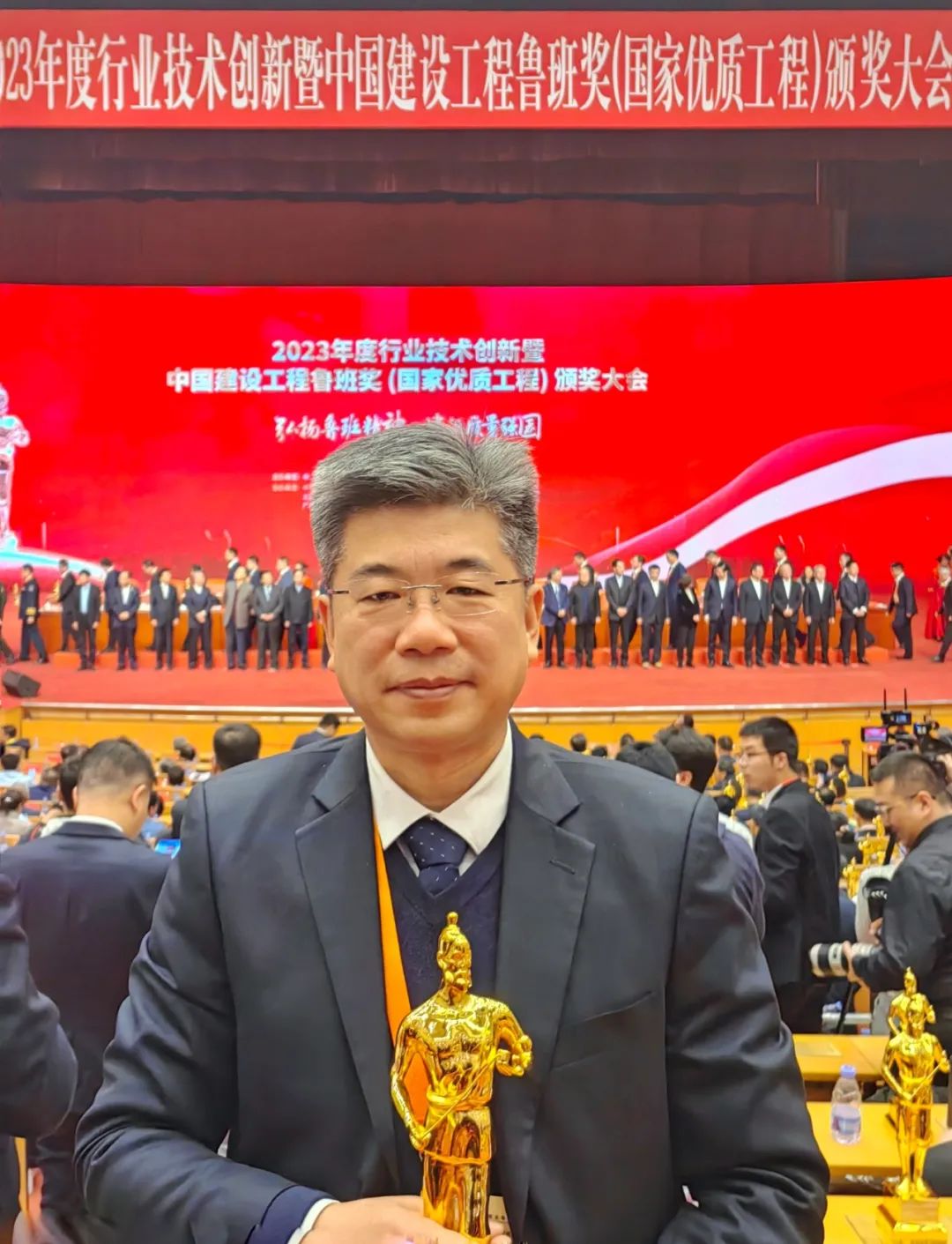 刚刚,中铁大桥局捧回5个鲁班"金人"!