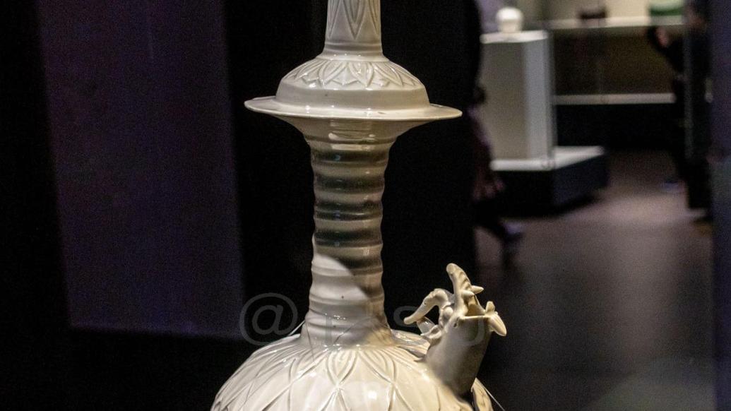 镇馆之宝：白釉刻莲纹龙首净瓶丨定州博物馆