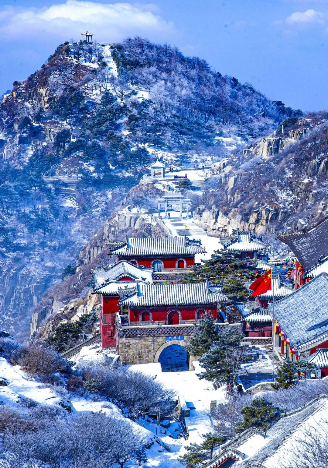 泰山南天门雪景图片