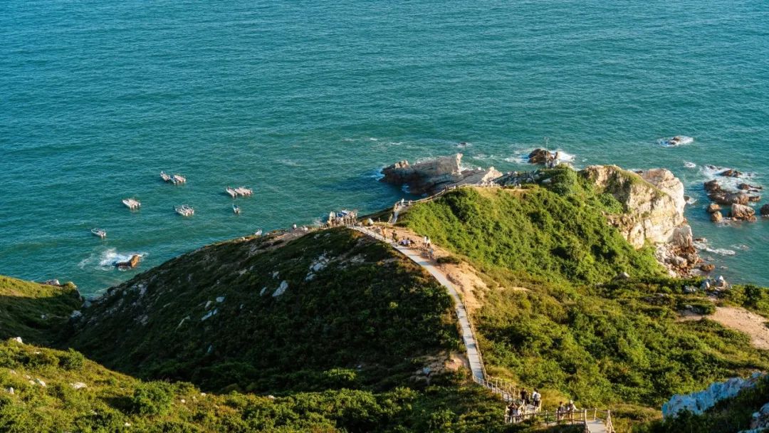 的海岸線啦,吹著海風,在綿延的棧道上走走,馬上就成為深圳最愛的地方