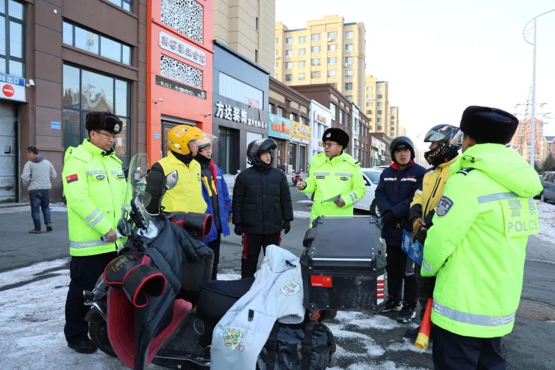 冬季行动隆冬时节交巡警再一次走进美团