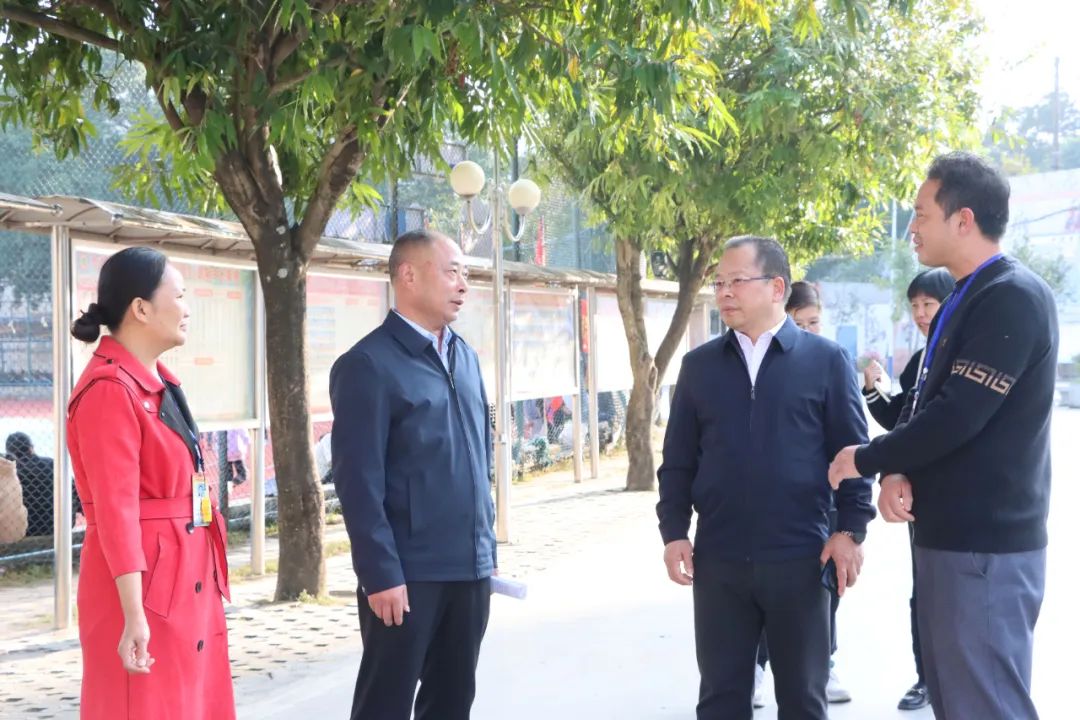忻城县领导开展城区义务教育专题调研督查回访工作_澎湃号·政务_澎湃
