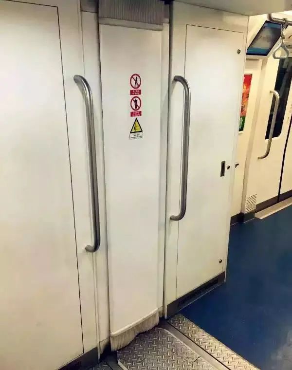 乘地铁为什么不建议站在车厢连接处