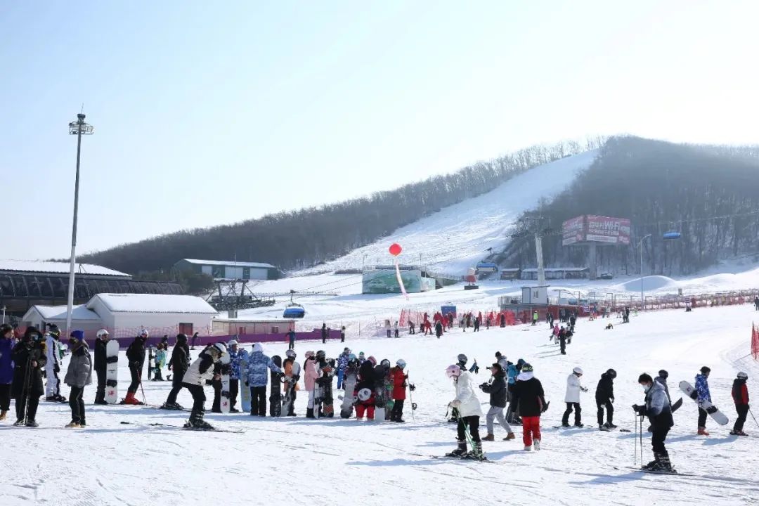 長春蓮花山滑雪場《中國滑雪度假區競爭力指數研究報告》首次以中國