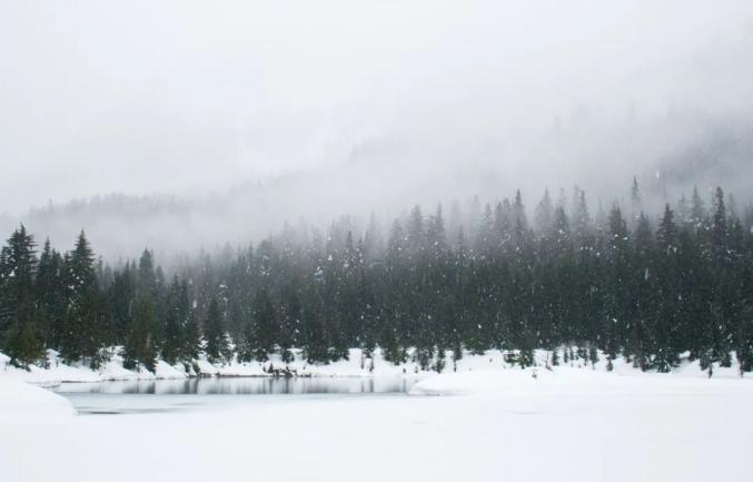 據科學的報導,雪花的結成擁筆鋇鋇氐鈉倫純齠