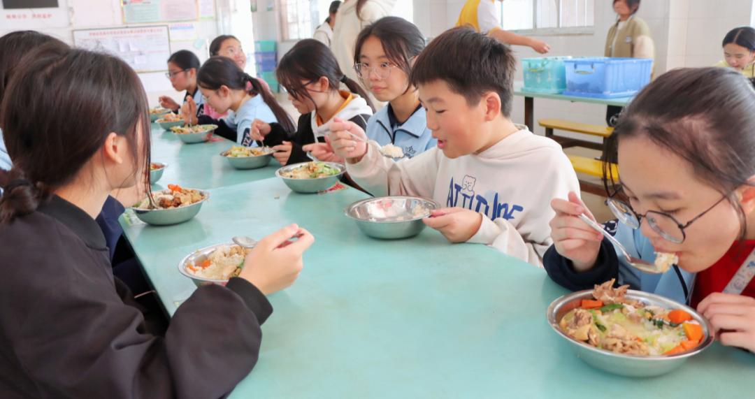 石柱民族中学食堂图片