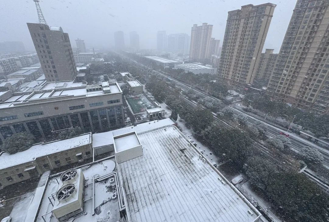 滁州,來安,定遠和天長先後出現降雪天氣截至10時降雪量:滁州0