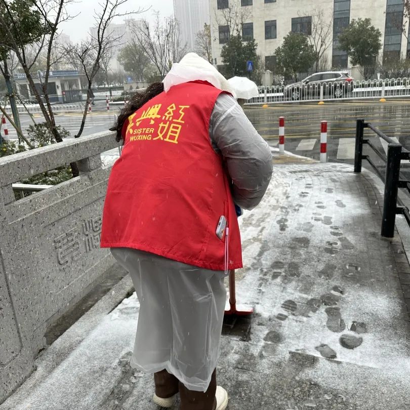 雪灾红色预警图片