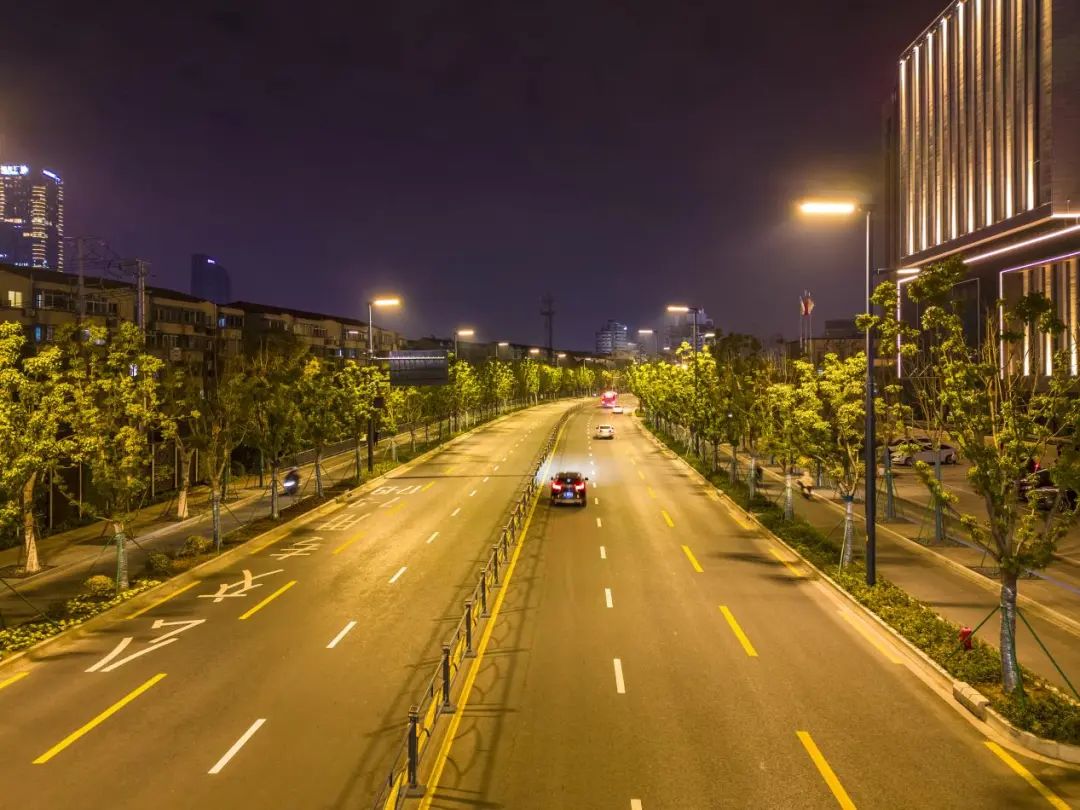 73 城市美学设计创意杆线美景市政道路两侧综合杆件分布广,密度大