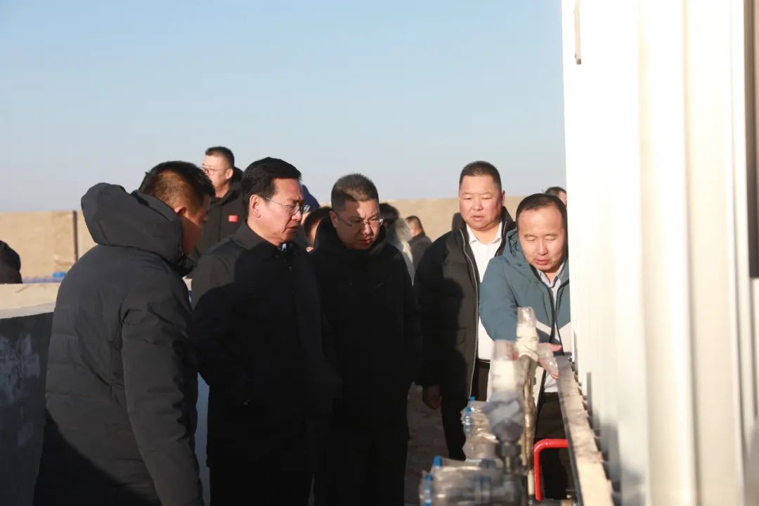 在哈日色日嘎查调研气化鄂前旗项目建设情况△在城川镇党政办公楼