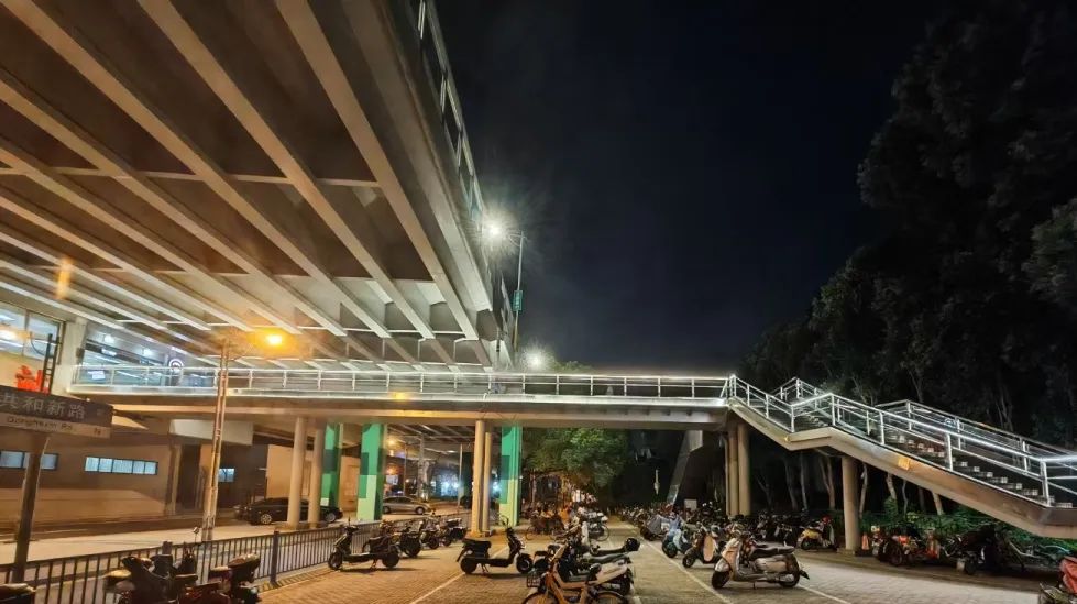 蕰藻浜大桥七号线前方到站罗南新村地铁站前方到站美兰湖地铁站美兰湖