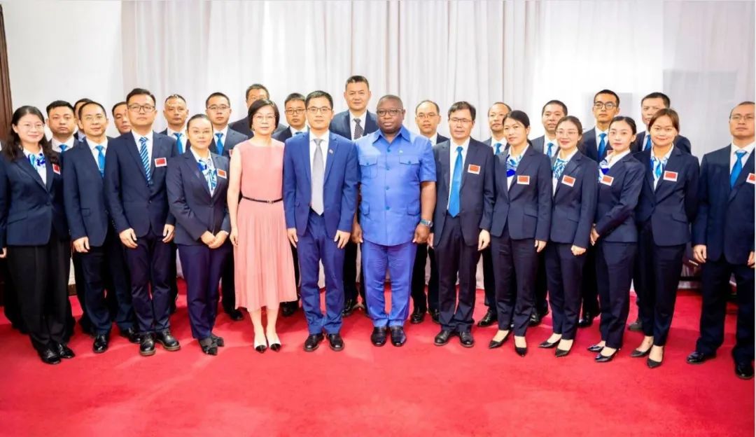 塞拉利昂总统比奥亲切接见中国援塞医卫队伍_澎湃号·政务_澎湃新闻