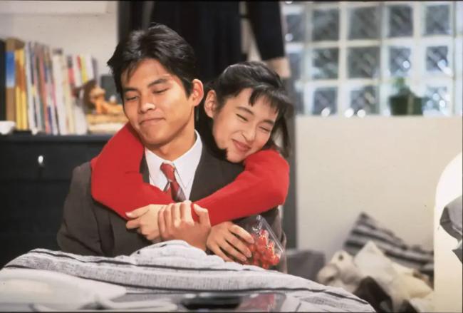 织田裕二,也晋升为90年代能与顶级男神木村拓哉对打的演员.