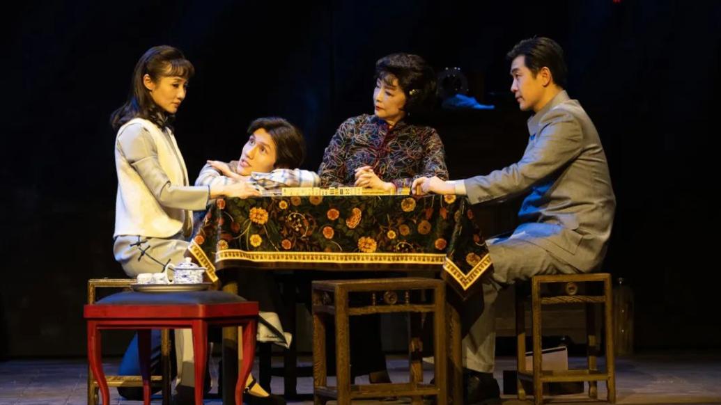 舞台剧《长恨歌》首次沪语演出、百老汇喜剧《事实的有效期》探索艺术真相