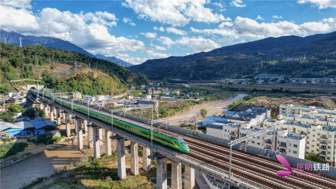 发现最美铁路丨大瑞铁路大保段客货两旺 为滇西发展注入新活力