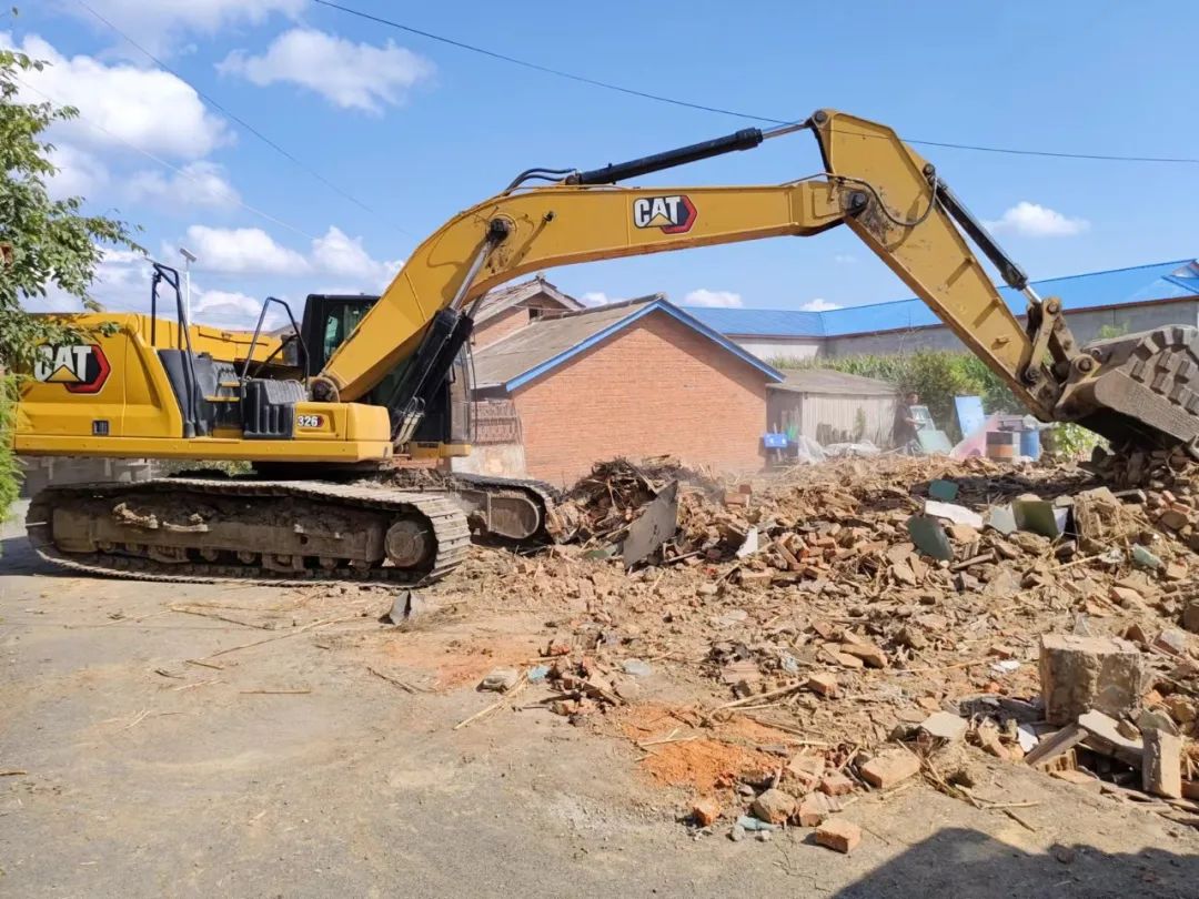 雷玉清上報指揮部和金馬鎮政府後,積極聯繫蛟河市援建部門,運送砂石