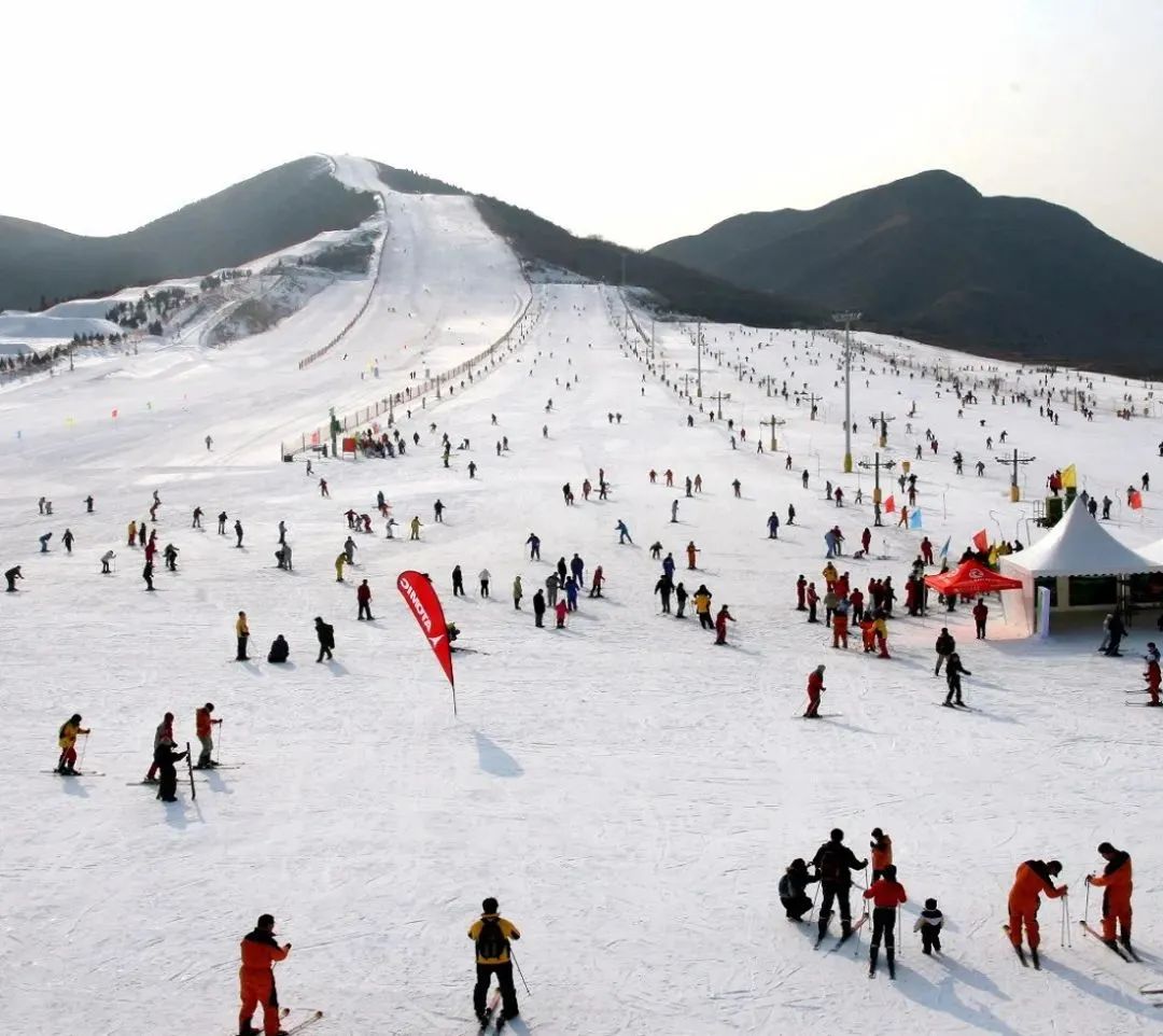 龙山滑雪场大巴图片