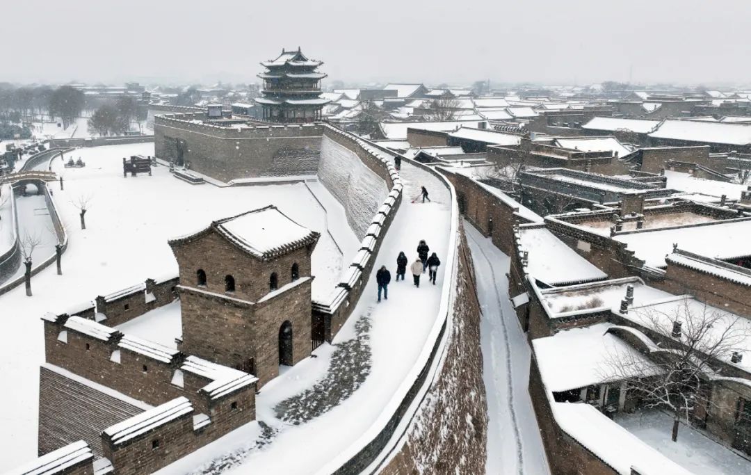 平遥古城雪景图片