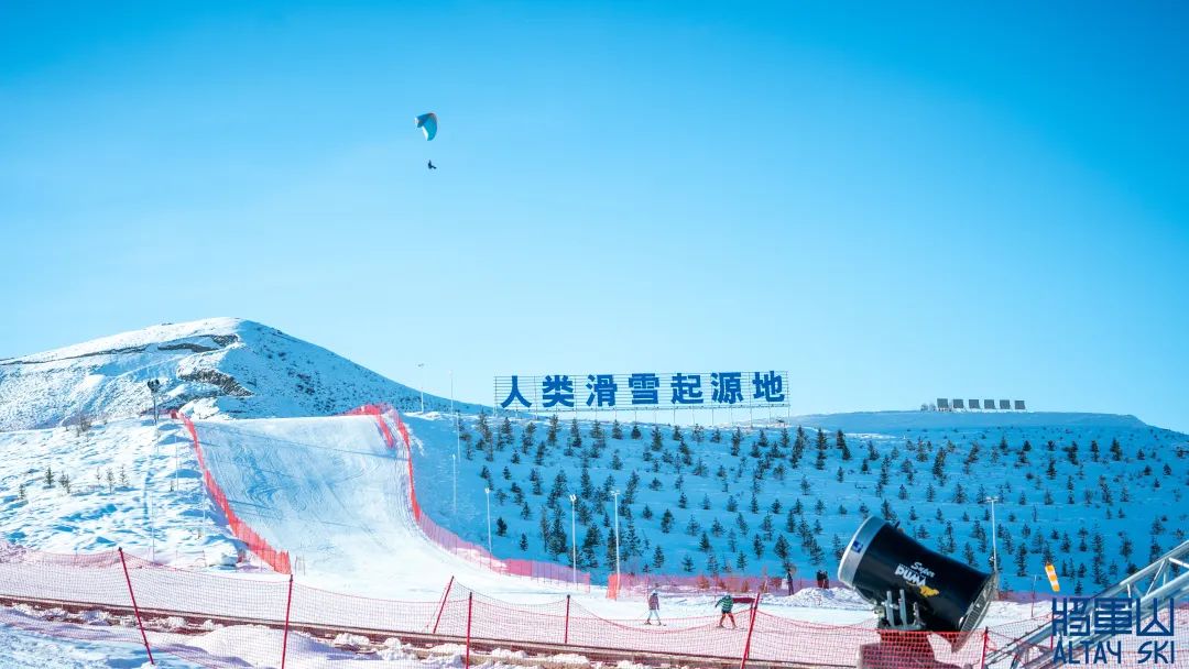 最大坡度23°全長1300米將軍山滑雪場高級道可可托海大道(3號道)頻頻