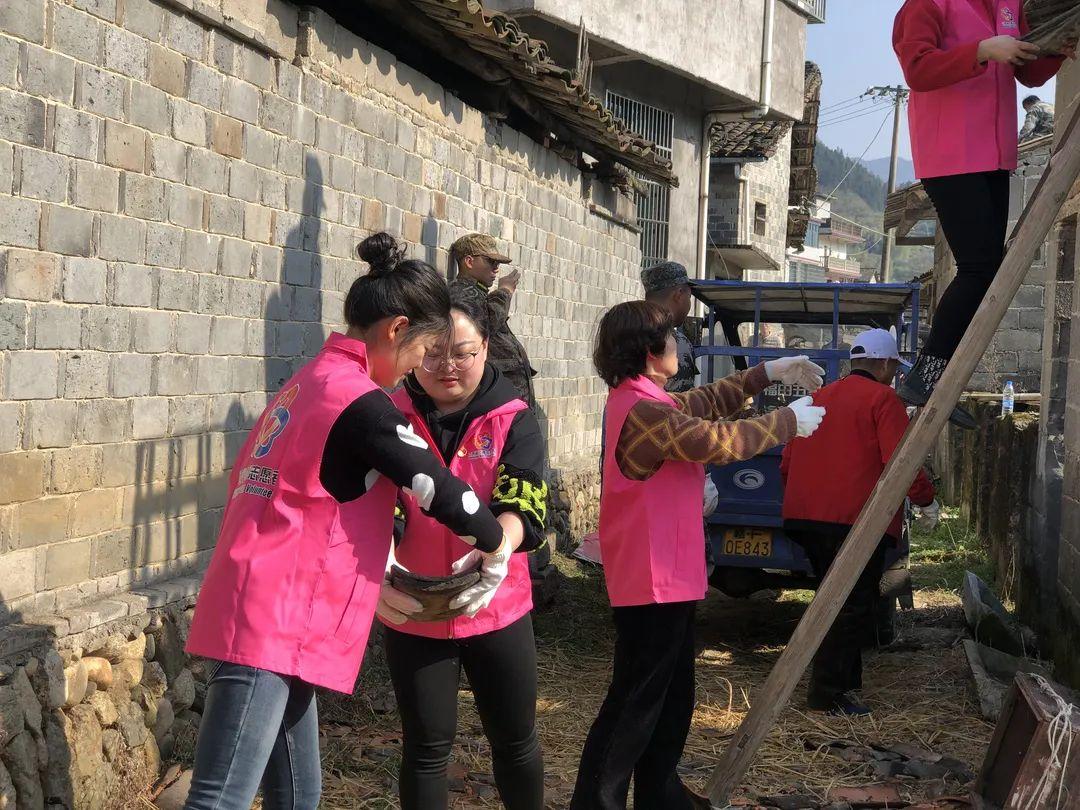 龚全珍式巾帼志愿服务队丨抚州宜黄县神岗乡妇联帮帮团以微实事成就