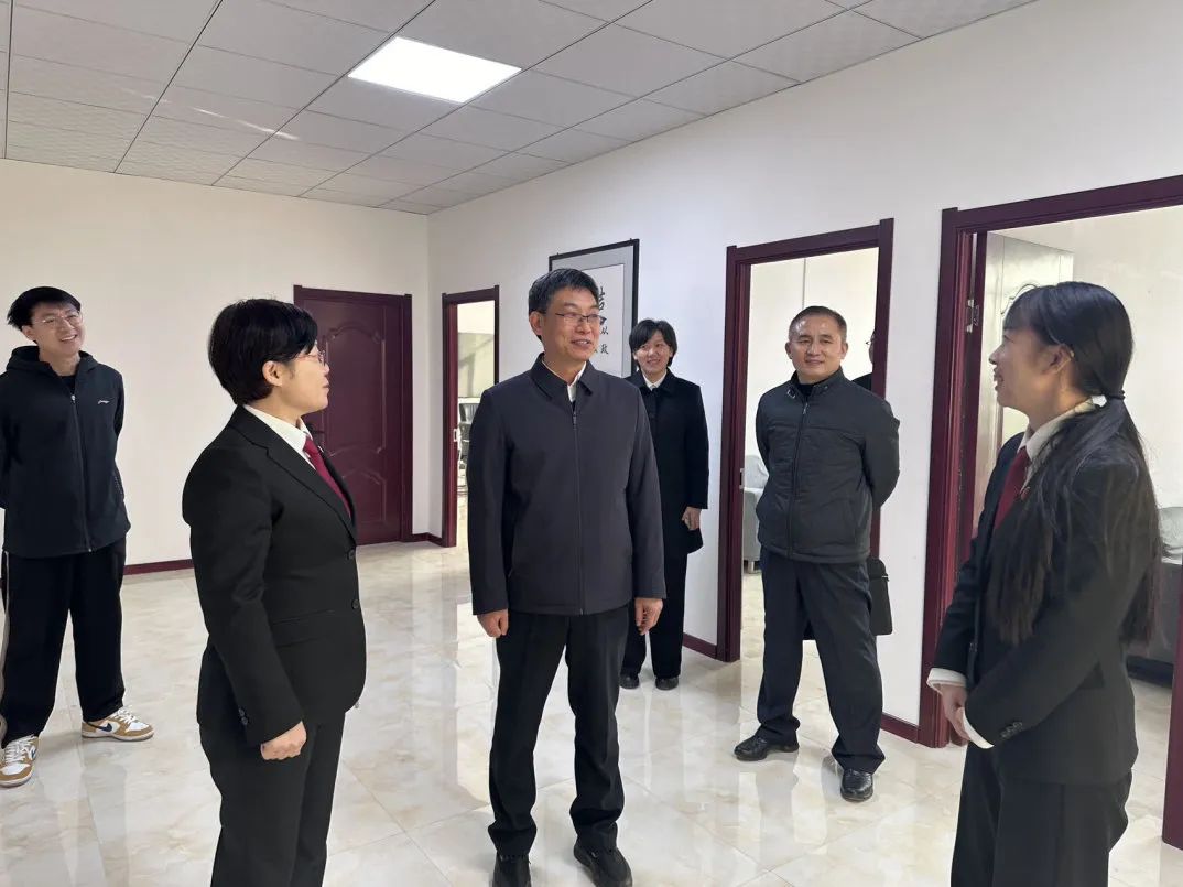 石家庄中院审判委员会专职委员李德利一行到赵县法院调研督导工作