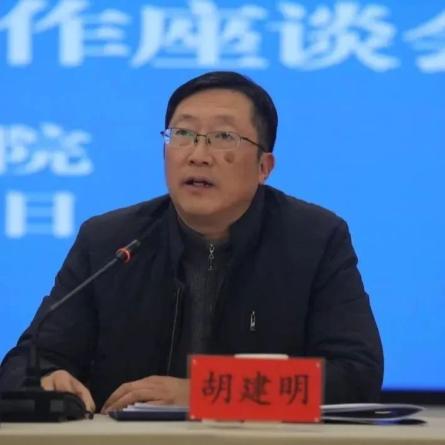 胡建明县人大常委会内司委主任、四级调研员建议法院抓好审判程序全流程