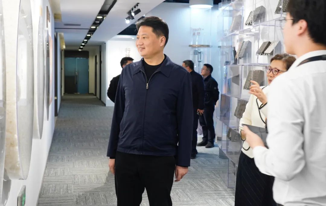 区领导带队走访慰问企业_澎湃号·政务_澎湃新闻-the paper