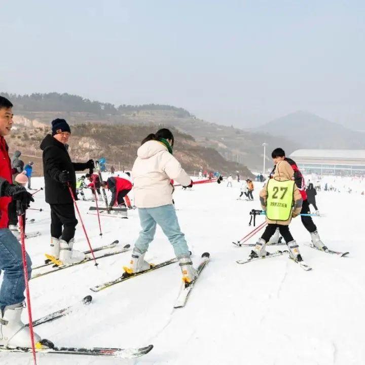 更大的場地,更大的快樂!雪野滑雪場超大的嬉雪園更是令人心動.