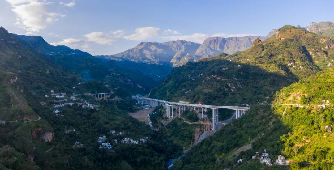 快讯 | g7611都香高速公路昭通段全线建成通车