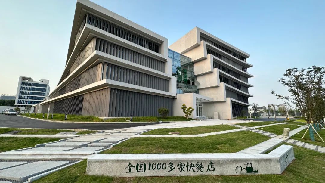杨森率队走访老乡鸡总部