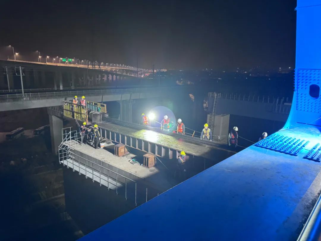 2972餘噸鋼桁梁完成空中轉體,滬蘇湖鐵路最新進展來了→_澎湃號·政務