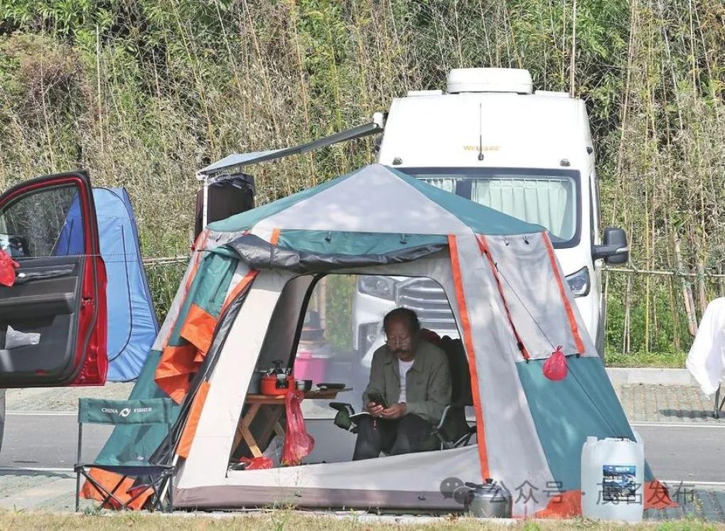 大批房車客安營紮寨露天礦生態公園_澎湃號·政務_澎湃新聞-the paper