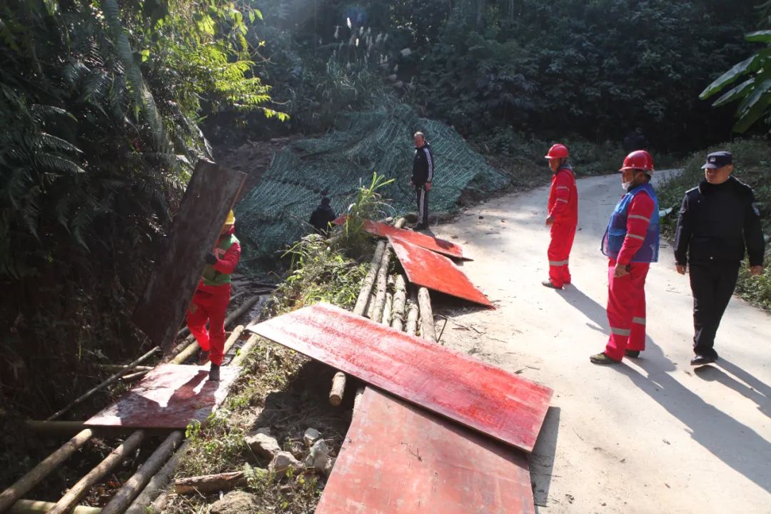 融水捣毁一处非法开采矿洞